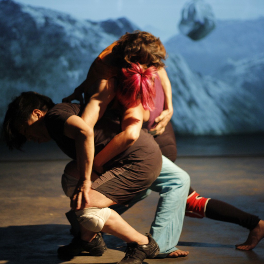 Collaborative audio-visual performance between dancers in Cusco and Buenos Aires.
